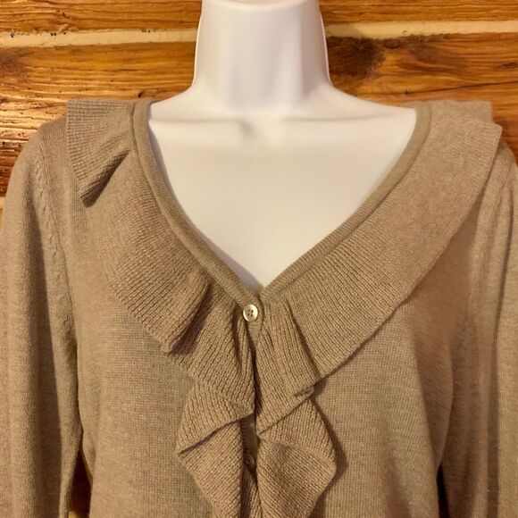 St. John’s Bay Beige Ruffle V-Neck Cardigan Sweater Medium - Picture 2 of 9